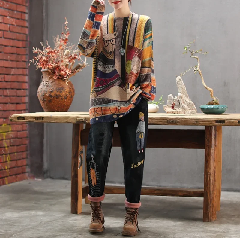 Vintage Women's Cartoon Print Cashmere-Cotton Crewneck Sweater for Fall & Winter - Image 2