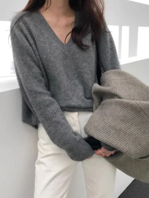 Luxury V-Neck Women's 100% Pure Cashmere Pullover Sweater for All Seasons