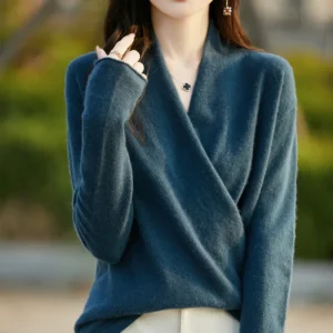 Luxury V-Neck Women's 100% Merino Wool Cashmere Sweater for Winter Warmth