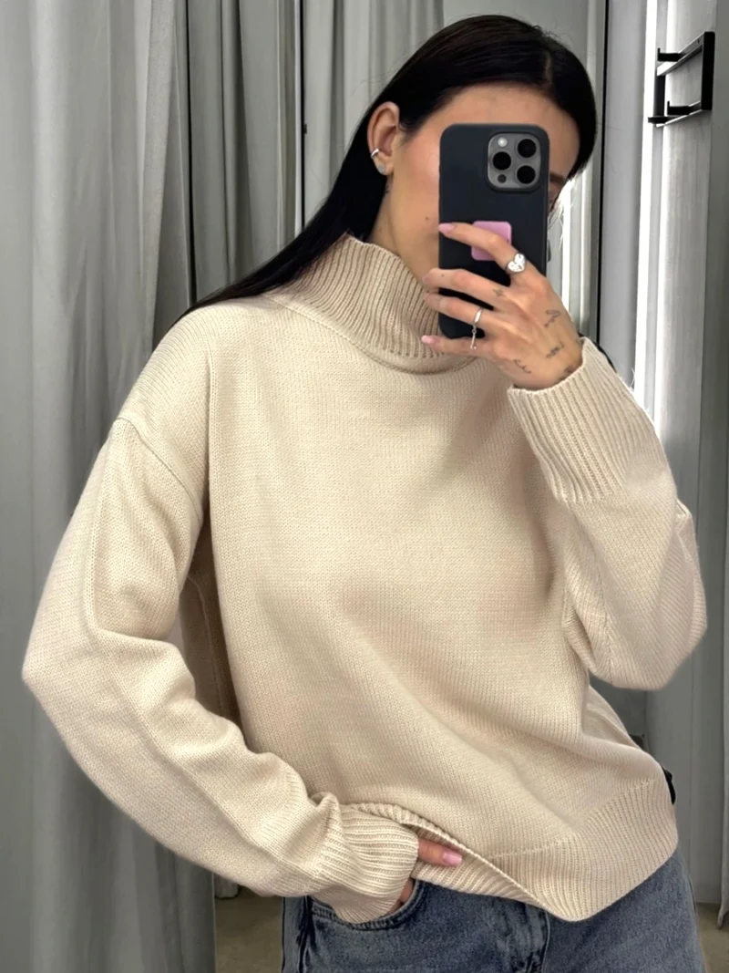 Vintage Oversized Women's Turtleneck Sweater with Premium Warmth - Image 9