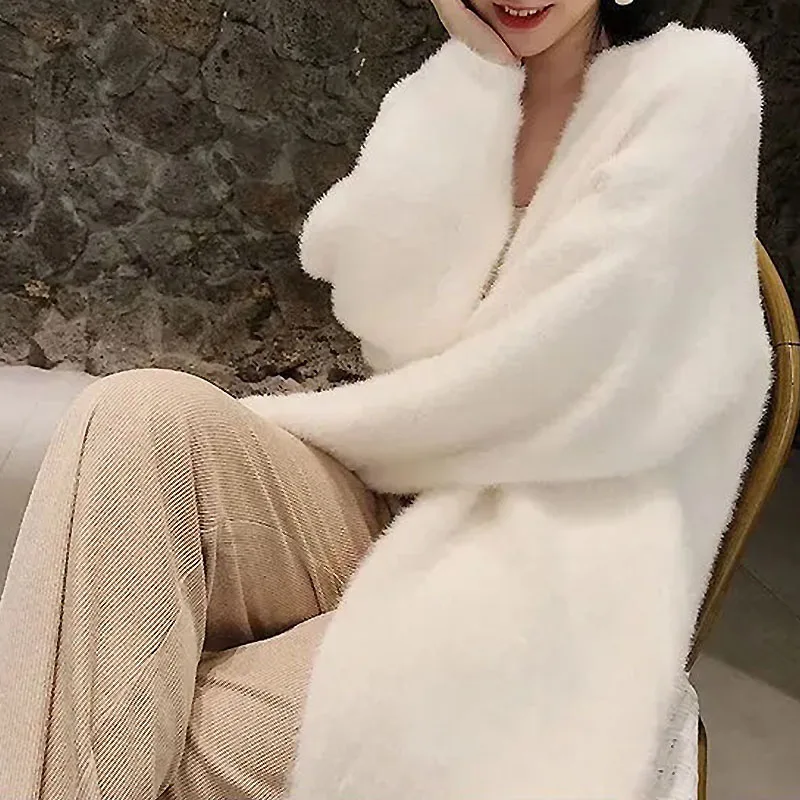 Versatile lightweight cashmere wrap for temperature regulation