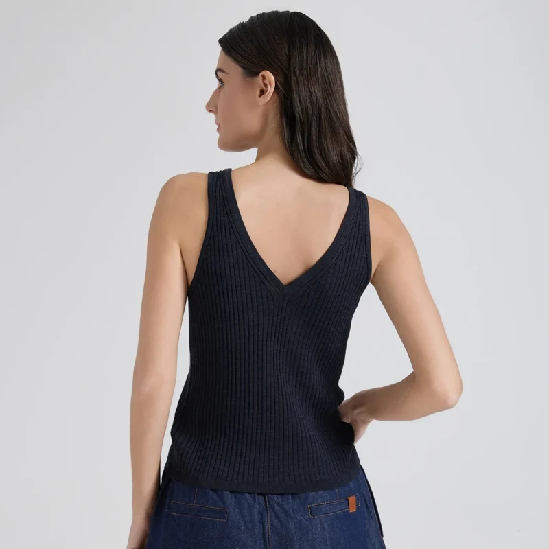 Elegant Women's V-Neck Wool-Silk Sleeveless Sweater Vest for Summer - Image 3