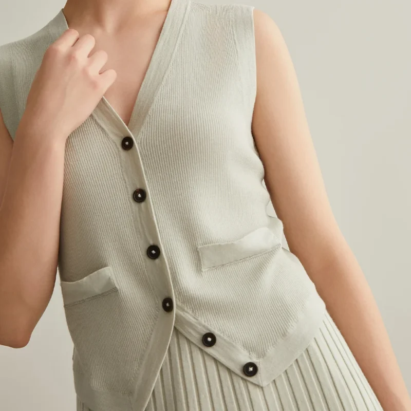 Elegant V-Neck Women's Wool-Silk Summer Cardigan Vest for Casual Style - Image 5