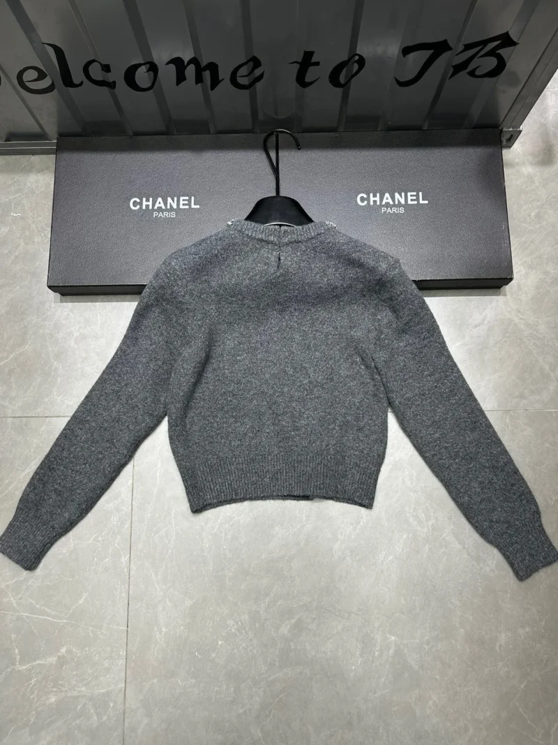 Elegant Pearl-Embellished Women's Cashmere Wool Knit Sweater with O-Neck - Image 2