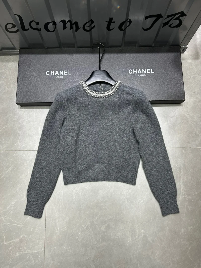 Elegant Pearl-Embellished Women's Cashmere Wool Knit Sweater with O-Neck