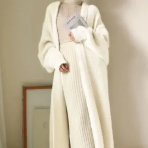 Luxurious Oversized Women's Thick Knit Cardigan for Winter Comfort