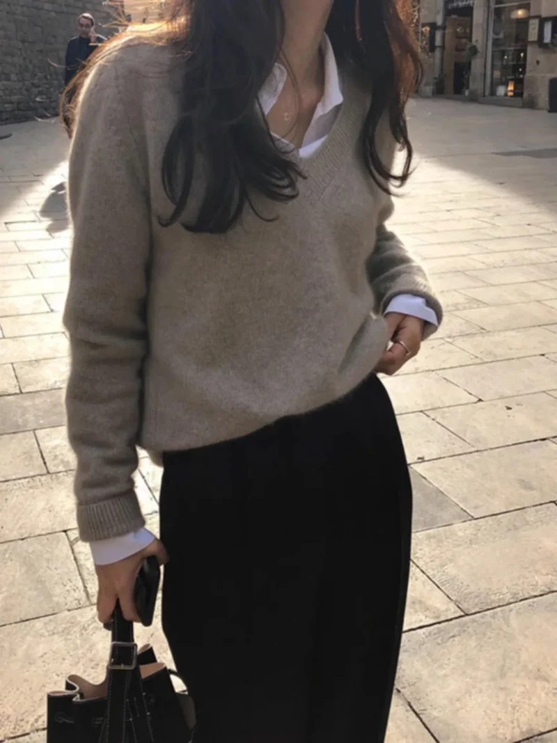 Luxury V-Neck Women's 100% Pure Cashmere Pullover Sweater for All Seasons - Image 4