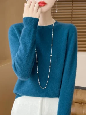 Classic Women's 100% Merino Wool Crew Neck Pullover Sweater for Winter Comfort