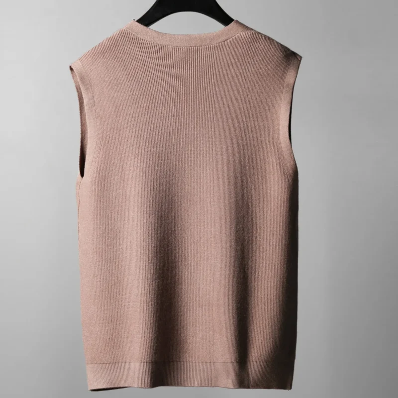 Classic V-Neck Men's Oversized Knitted Cardigan Vest for Winter Comfort - Image 2