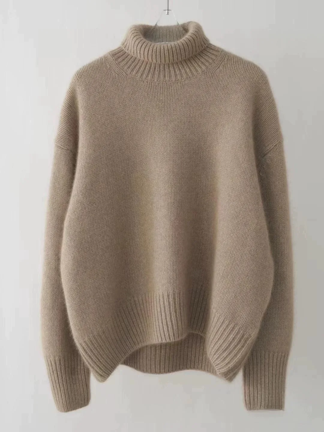 Testing cashmere quality through the light test to examine construction