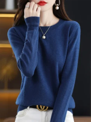 Luxury Women's Pure Merino Wool Crew Neck Pullover Sweater for Winter Warmth